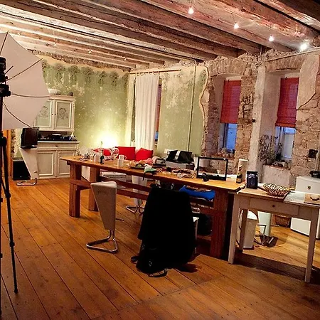 Johnny's Place Apartment