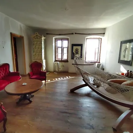 Johnny's Place Apartment