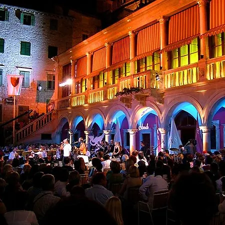 Johnny's Place * Szybenik