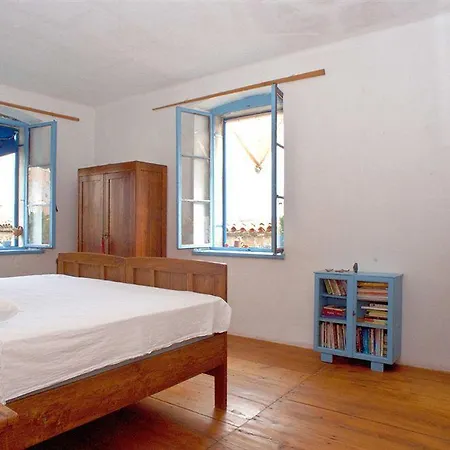 Johnny's Place Szybenik