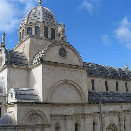 Johnny's Place Szybenik